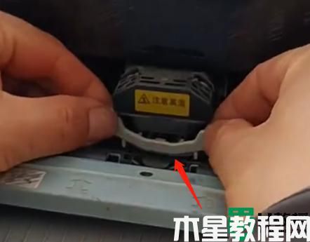oki打印機(jī)如何換色帶_oki打印機(jī)更換色帶方法圖解