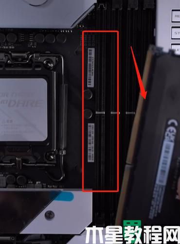 ddr5內(nèi)存條怎么插_臺式機ddr5內(nèi)存怎么安裝
