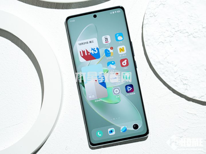 vivo S16 Pro評測 隨時(shí)補(bǔ)光的高顏值影像手機(jī)(圖2)