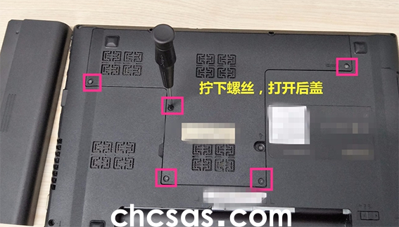 擰下螺絲，打開后蓋